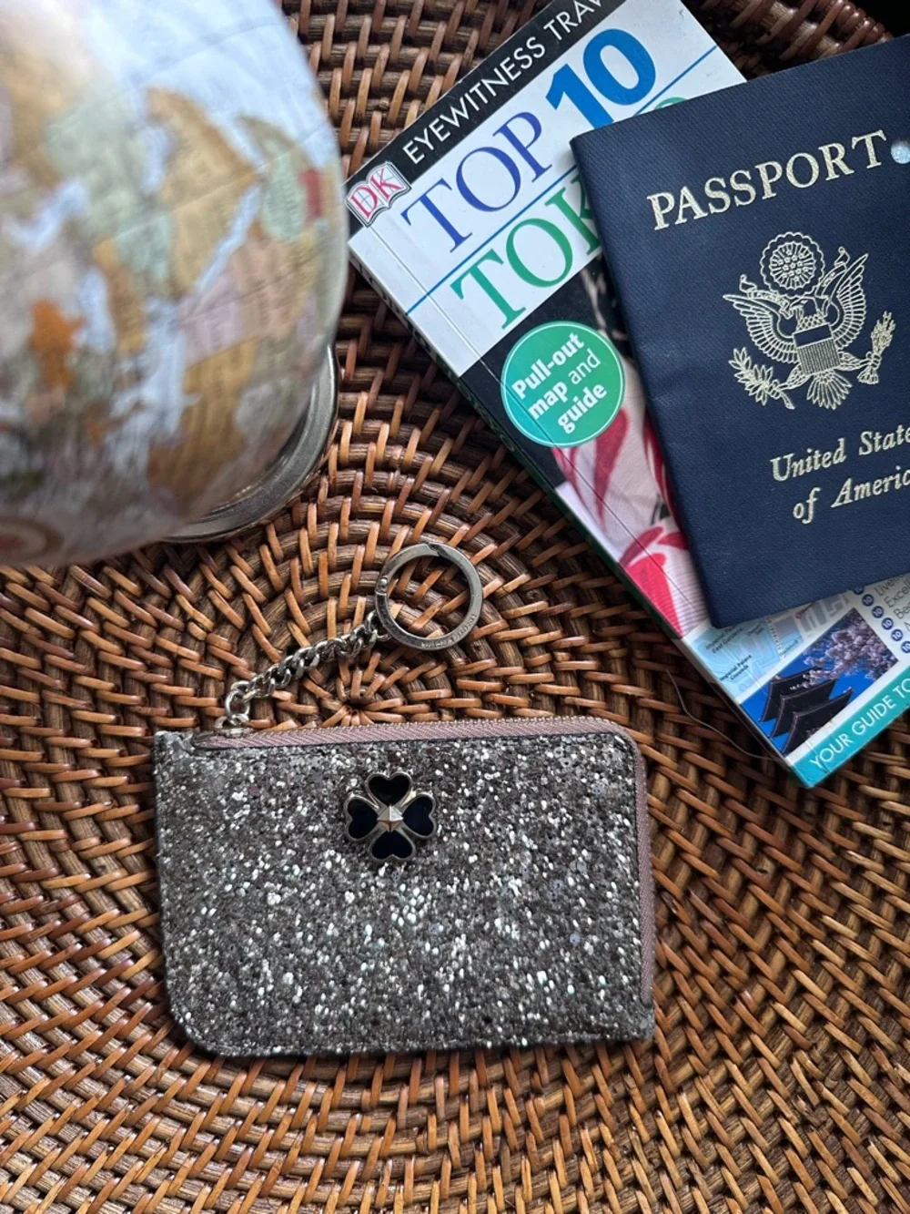 kate spade Glitter Keychain Zip Card wallet in Silver with Black Sparkle Clover
